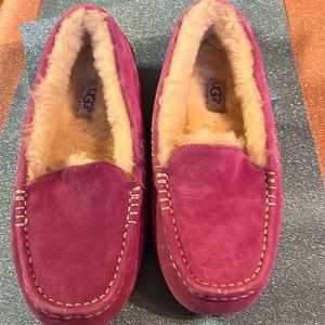 UGG Ansley pink suede moccasins w/fuzzy wool lining. Size 8…new…never worn.